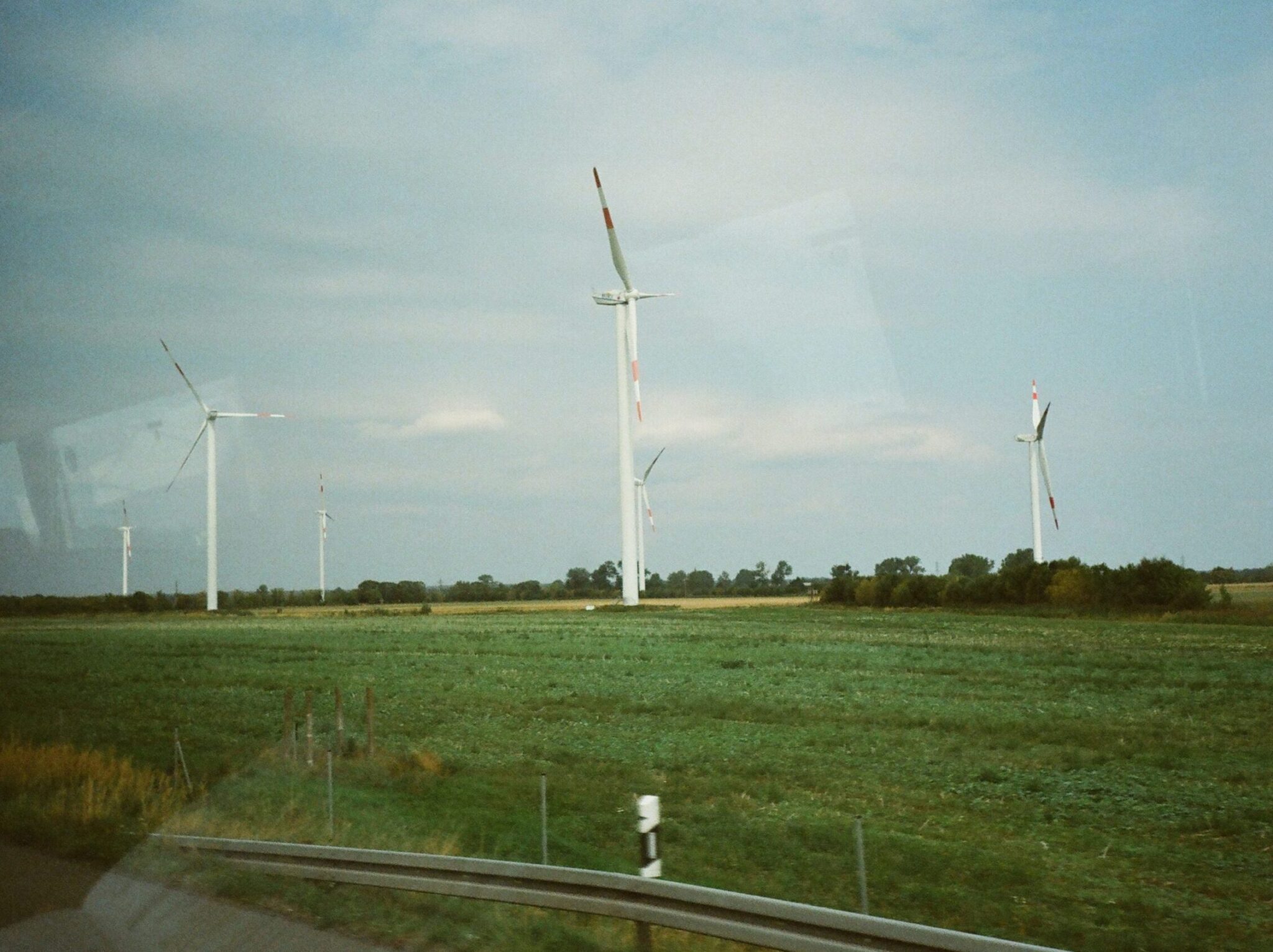 vindmoeller-laver-stroem